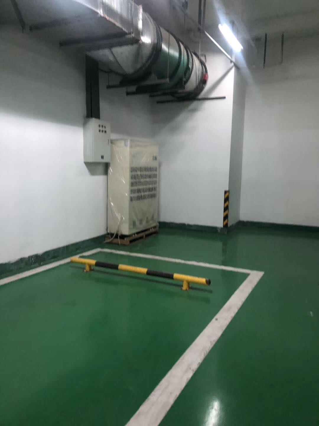 地下室除湿机现场
